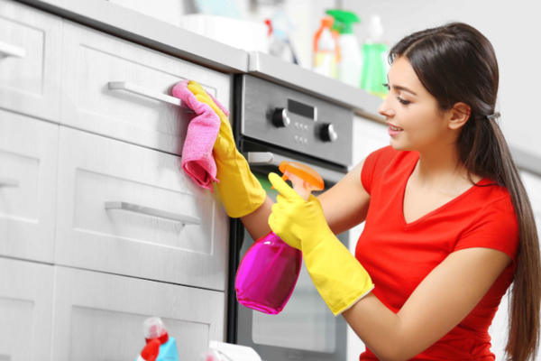 How to Clean Kitchen Cabinets: Dos and Don’ts