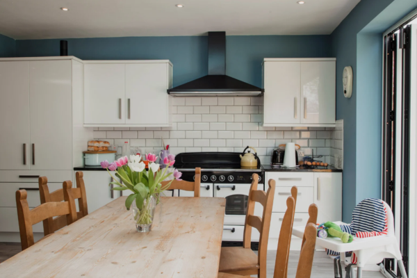 Modern vs. Traditional Kitchen Design: What Suits Your Home?